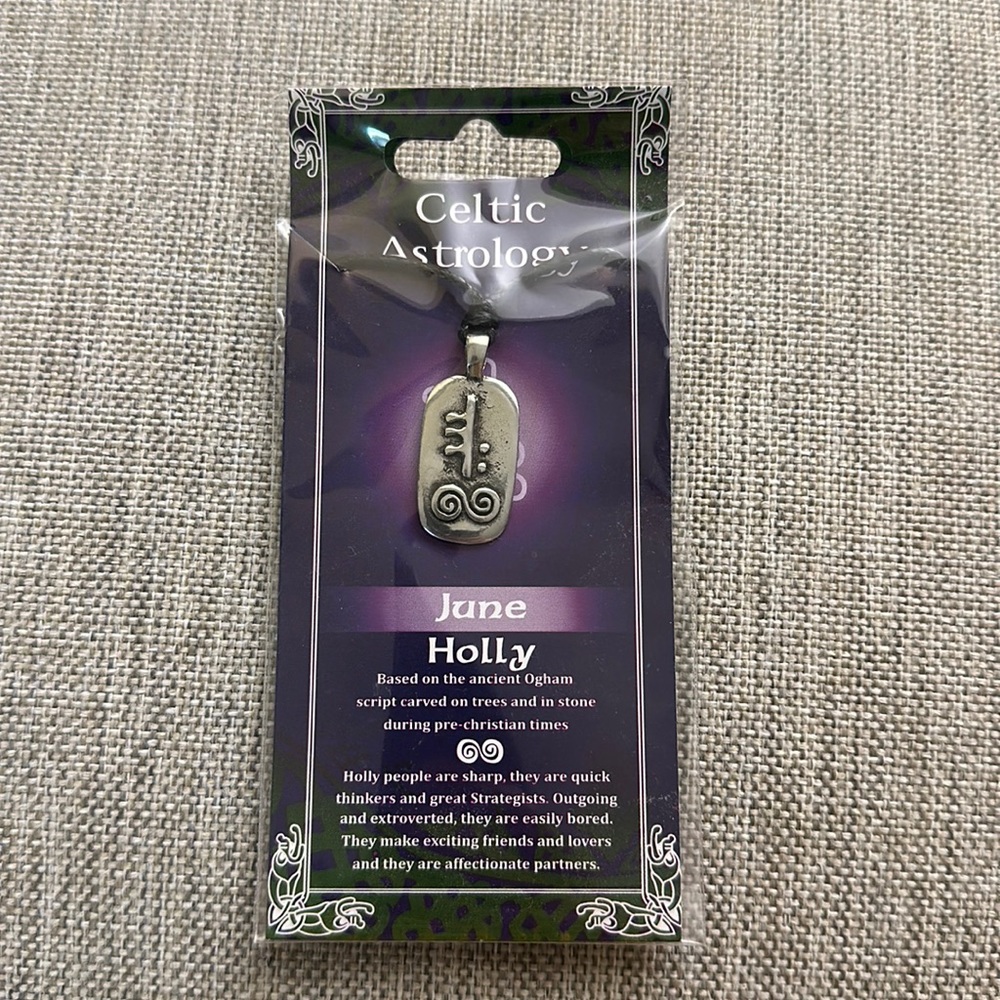 ☘️🇮🇪 NWT! Celtic Astrology Necklace! For June babies. Kinda like a talisman!
